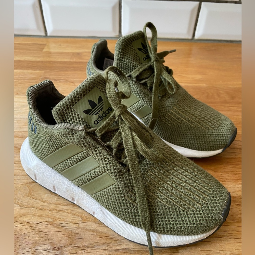 Adidas Eva 791005 Boys Army Green Tennis Shoe- rare- great condition- Kids 12